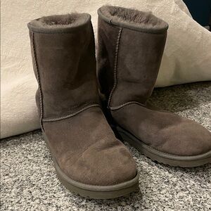 🍎 Gray Uggs size 9